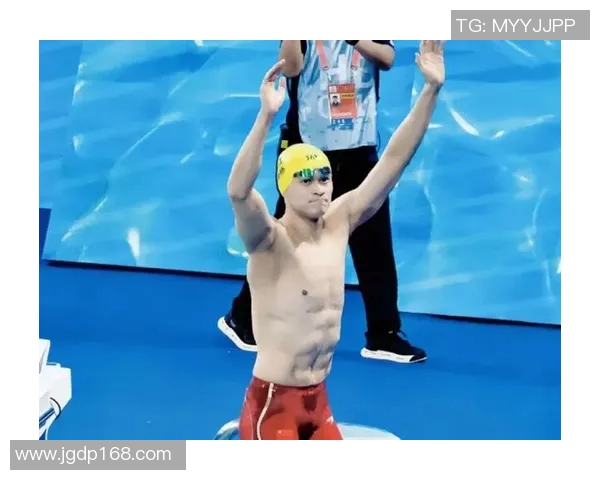 孙杨在泳池中展翅高飞展现中国雄鹰的拼搏精神与荣耀之路